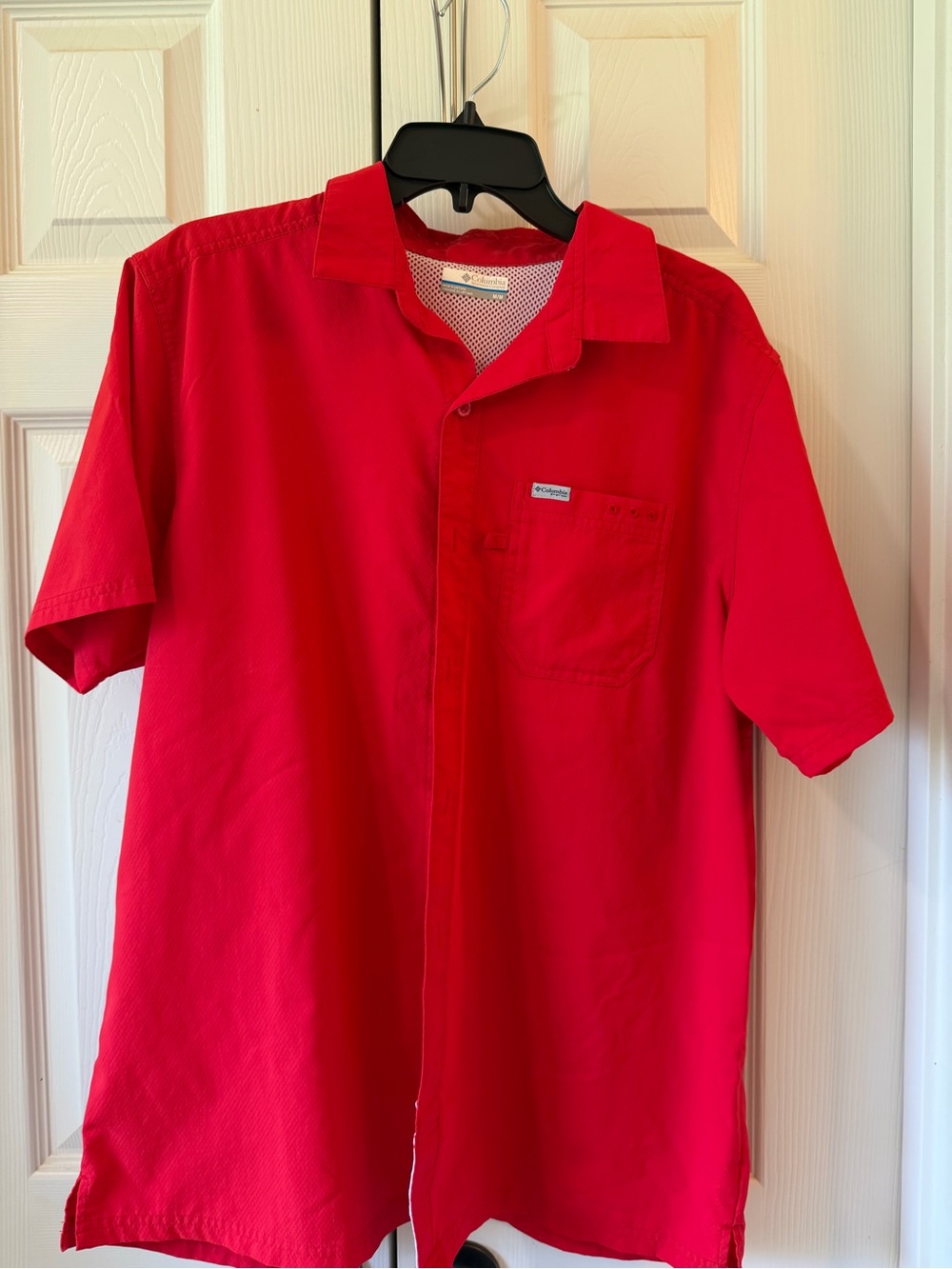 Columbia Men’s Short-Sleeve Button-Down Shirt in Bright Red Size M